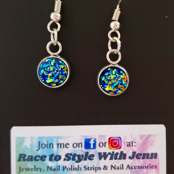 Crystal Earrings on Silver colored hooks - Picture 1 of 1